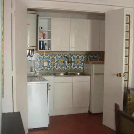 Alexandra B-4 بلاتجا ذارو